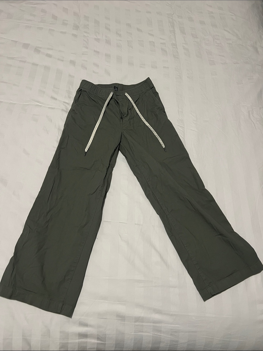 Vuori Ripstop Wideleg Olive Green Drawstring Pants